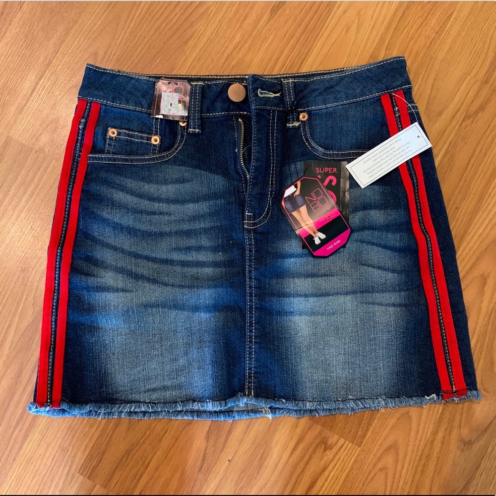 NWT juniors No Boundaries mid rise Jean skirt